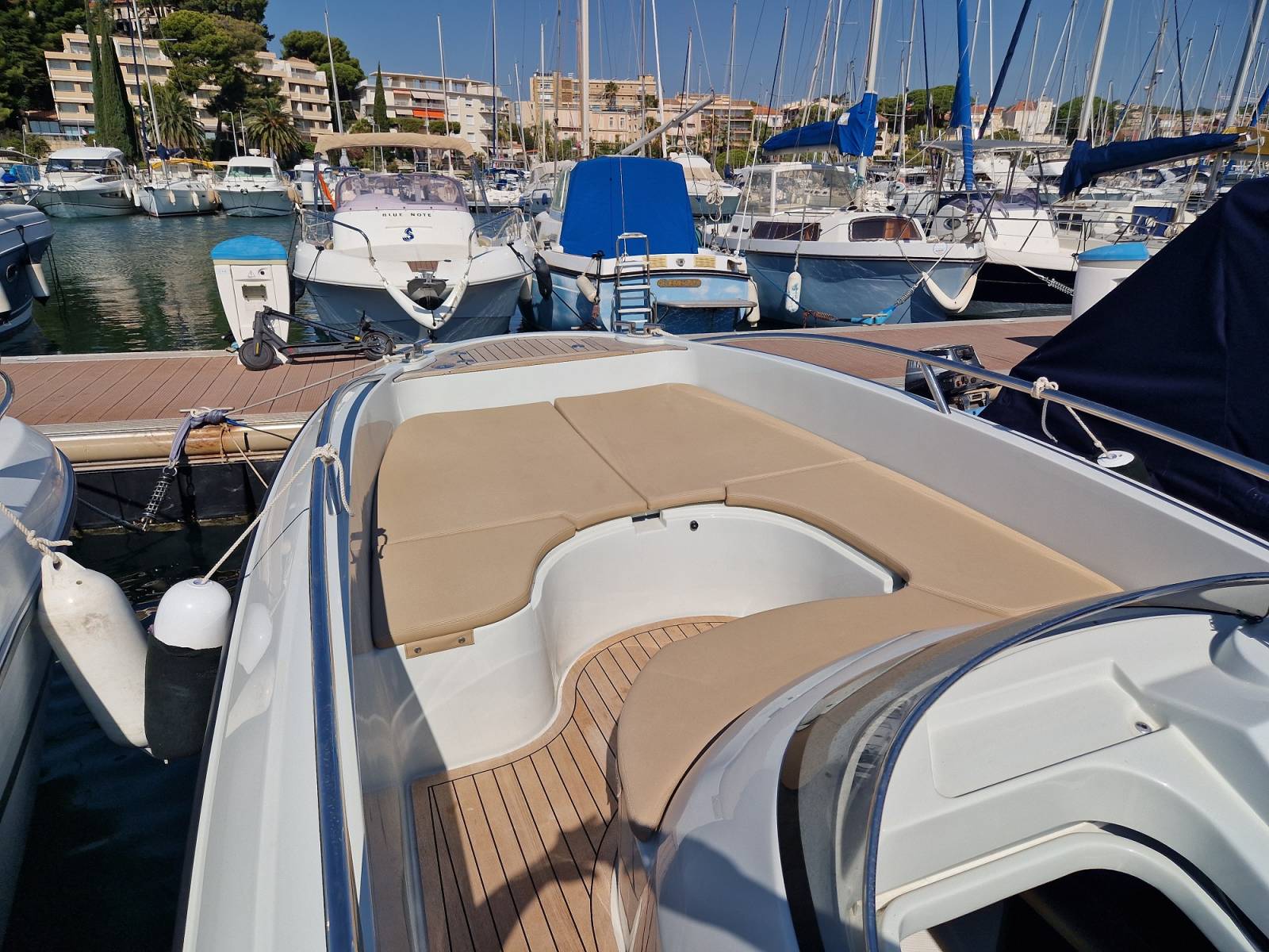 Bateau open d'occasion Clear 750 en vente à Bandol