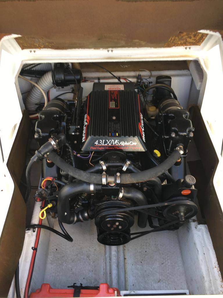 Vedette sportive d'occasion Jeanneau à vendre dans le Var