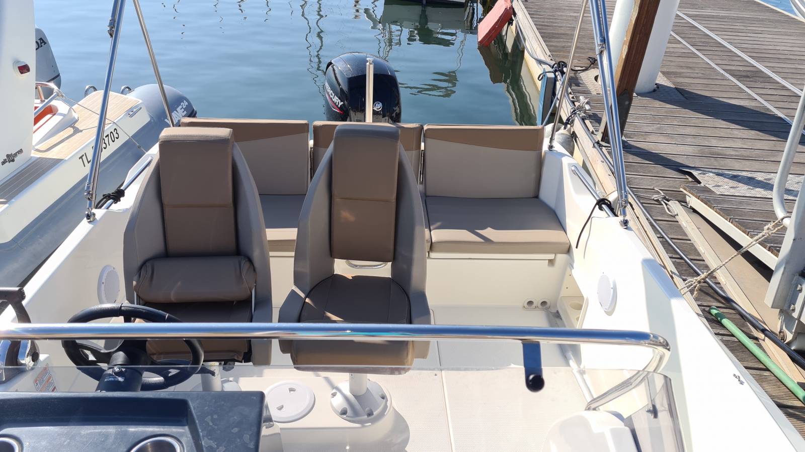 Bateau d'occasion Activ Sundeck 675 8 personnes Var Bandol
